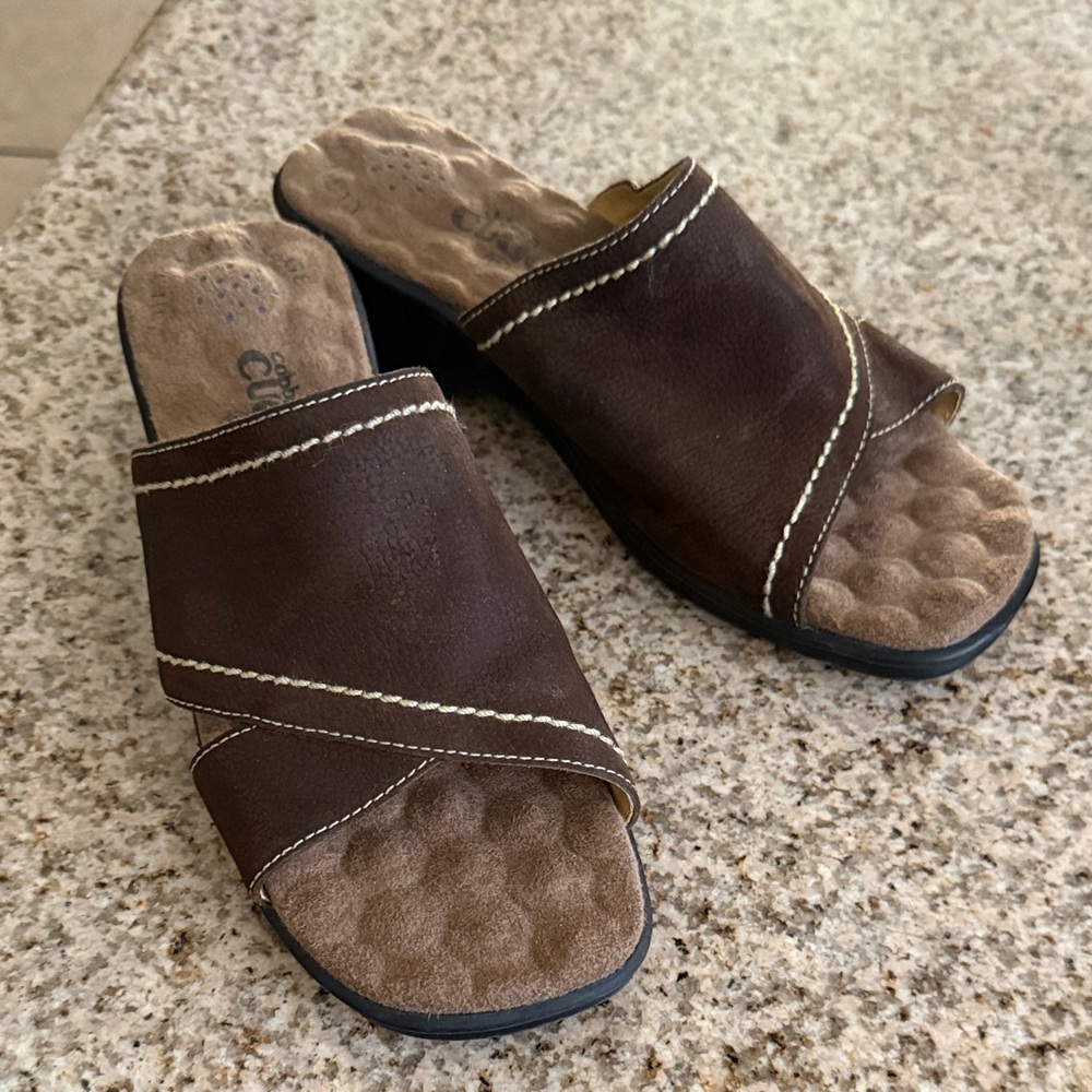 Womens Brown leather Slide Sandals with Cross-Strap Detail